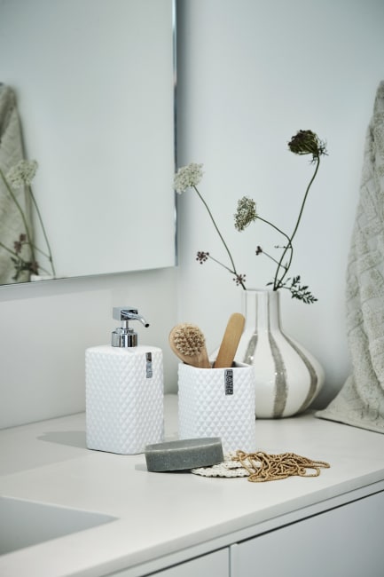 LENE BJERRE Marion Tandborstmugg – 7,5x7,5x10,5 cm, Vit/Silver